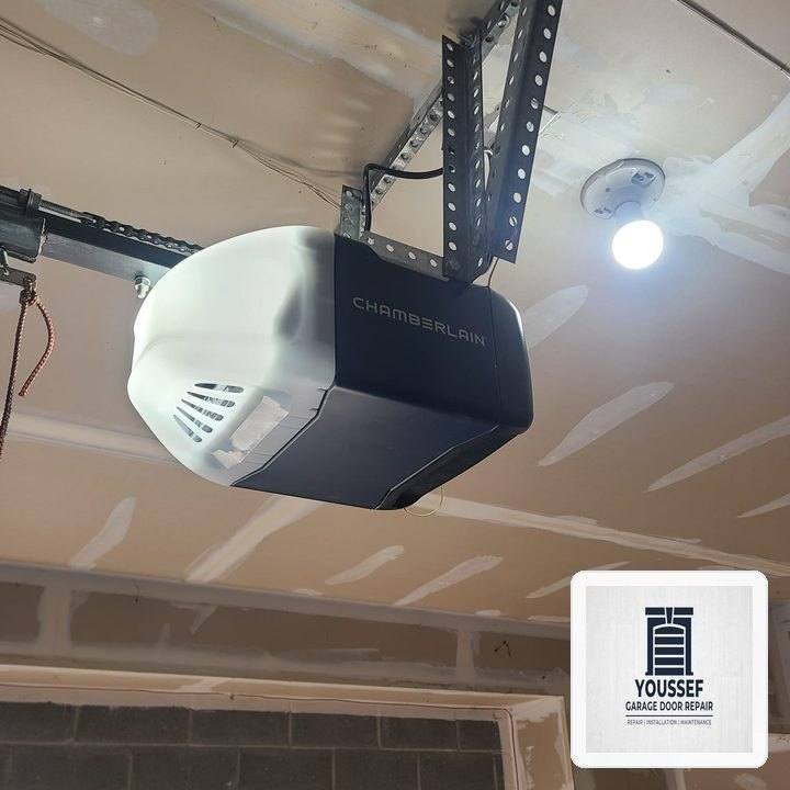 Youssef Garage Door Repair Dispatch in Lincolnwood (Skokie Area): Heavy-Duty EPDM Perimeter & Bottom Seal Weatherproofing - Lincolnwood, IL